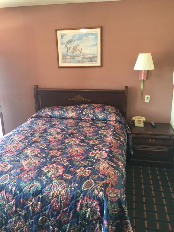 Best Value Inn Motel Sandusky Marianna Exterior photo