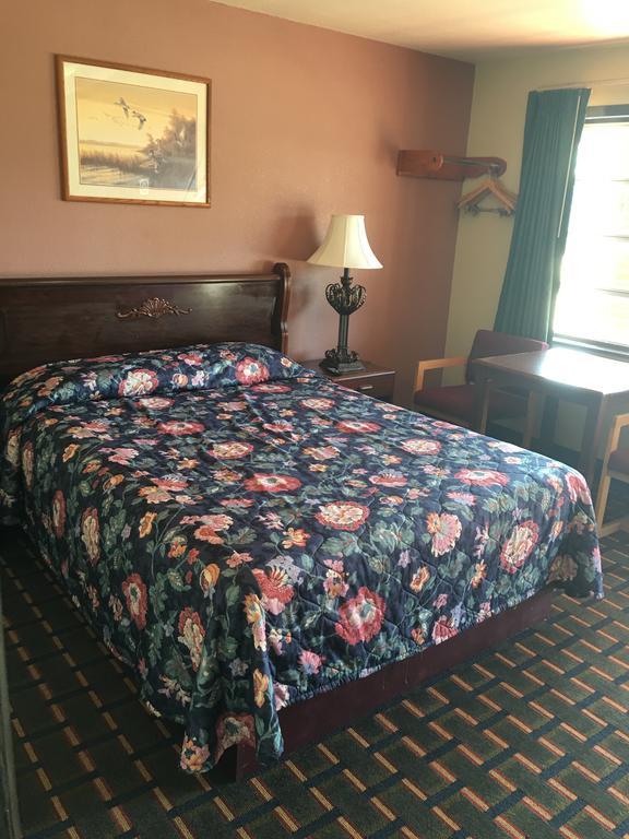Best Value Inn Motel Sandusky Marianna Exterior photo