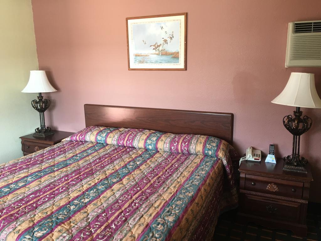 Best Value Inn Motel Sandusky Marianna Exterior photo