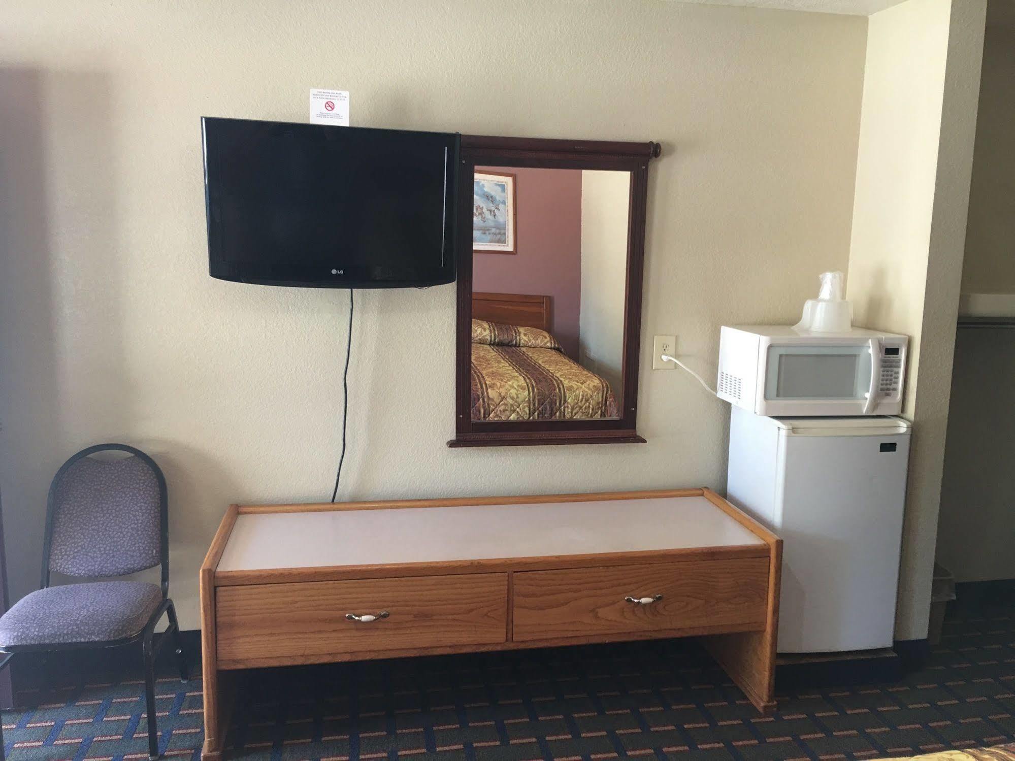 Best Value Inn Motel Sandusky Marianna Exterior photo